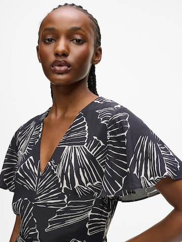 Rochie de la Karl Lagerfeld pe negru