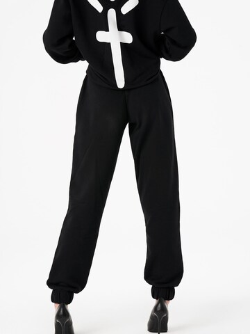 Carnalita - Loosefit Pantalón 'Pantalón de chándal con logo bordado' en negro