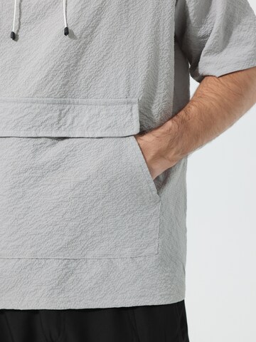 YOUTHUP Shirt 'Kopffrei' in Grey