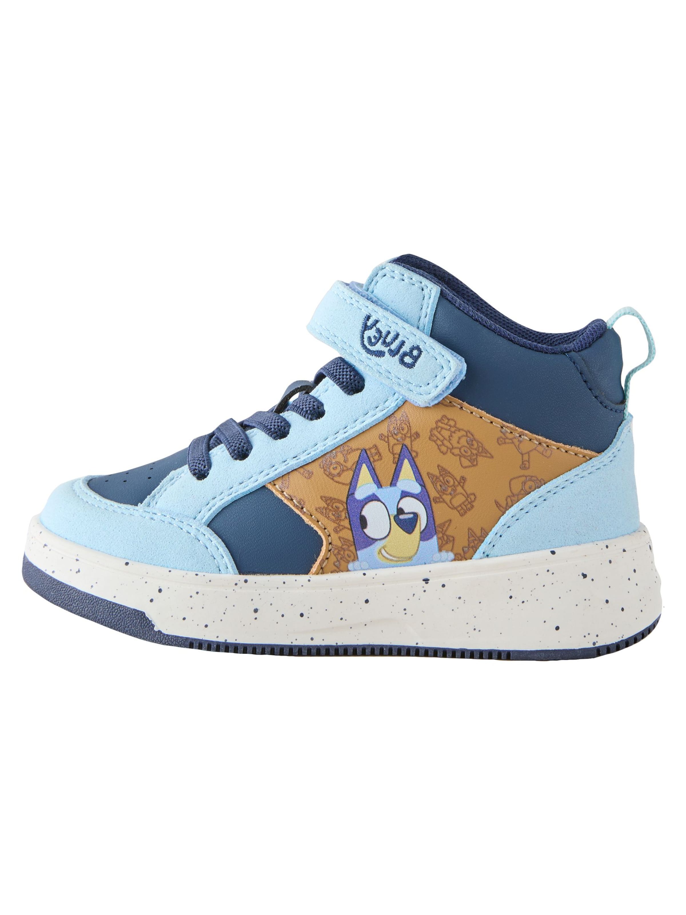 Next Сникърси в синьо: отпред