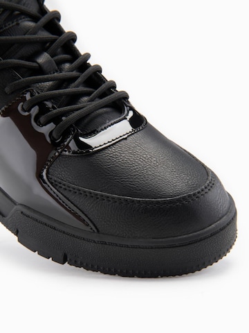 Sneaker alta di Ombre in nero
