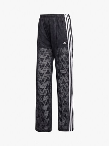regular Pantaloni sportivi di ADIDAS in nero: frontale