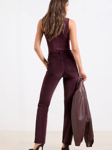 Coupe slim Jean Lipsy en rouge