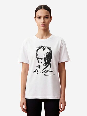 Tommy Life Shirt in White: front