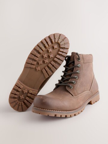 Next - Botas con cordones en marrón