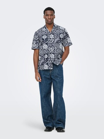 Coupe regular Chemise 'ONSWHITE' Only & Sons en bleu