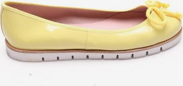 PRETTY BALLERINAS Flats & Loafers in 39 in Yellow: front