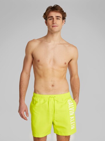 Pantaloncini da bagno di Calvin Klein Swimwear in giallo: frontale