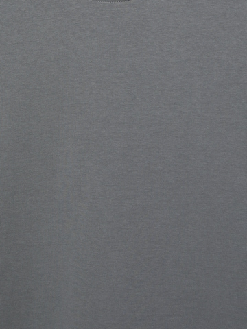 Tricou de la Pull&Bear pe gri