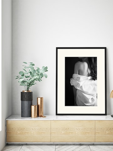 Liv Corday Image 'Show Me Your Back' in Black