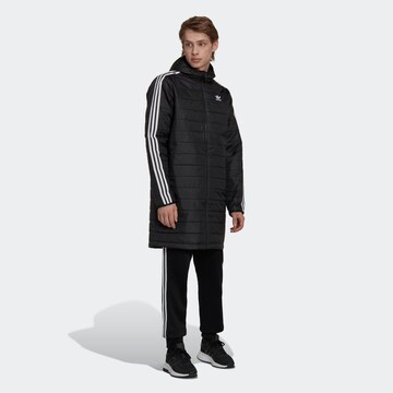 ADIDAS ORIGINALS Демисезонное пальто 'Padded' в Черный