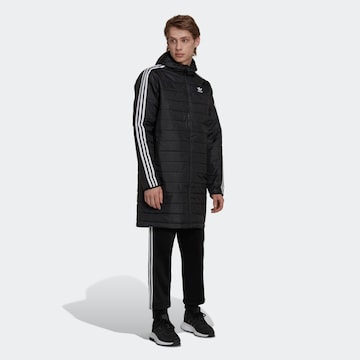 Palton de primăvară-toamnă 'Padded' de la ADIDAS ORIGINALS pe negru