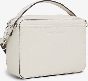 Calvin Klein Jeans Tasche in Grau