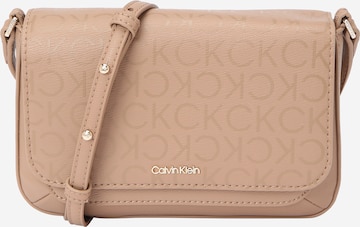 Calvin Klein Τσάντα ώμου σε μπεζ: μπροστά