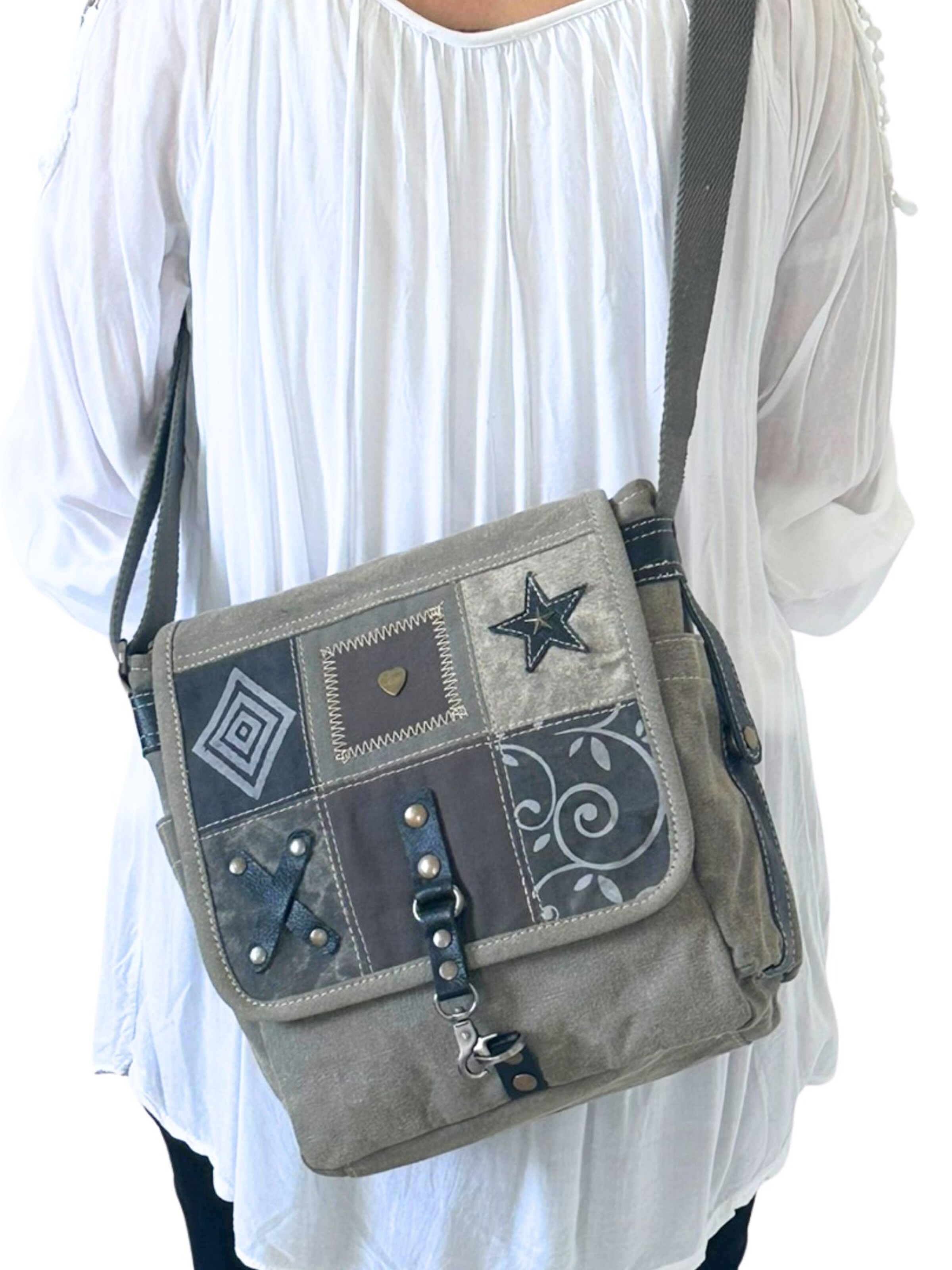 Sunsa Crossbody Bag 'Sunsa' in Green