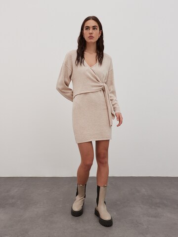 EDITED Jurk 'Loran' in Beige