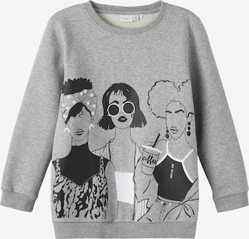 NAME ITSweater majica 'Nagirl' - siva boja: prednji dio