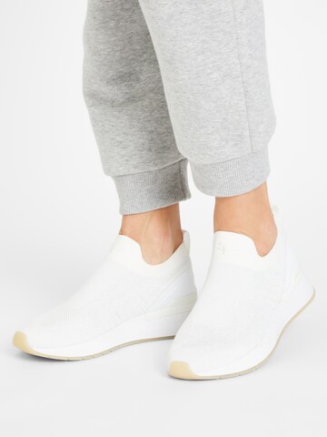 Tamaris Fashletics حذاء بدون رباط بلون أبيض: الأمام