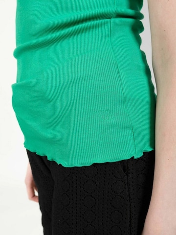 Coster Copenhagen - Top ' POPPY ' en verde
