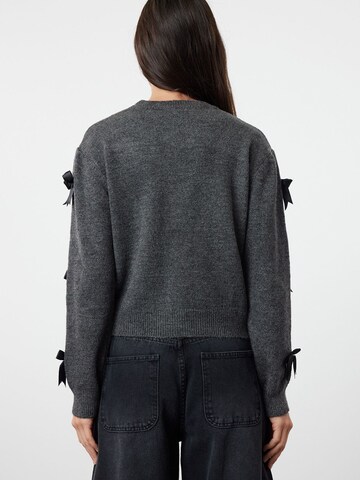 Pull-over Trendyol en gris