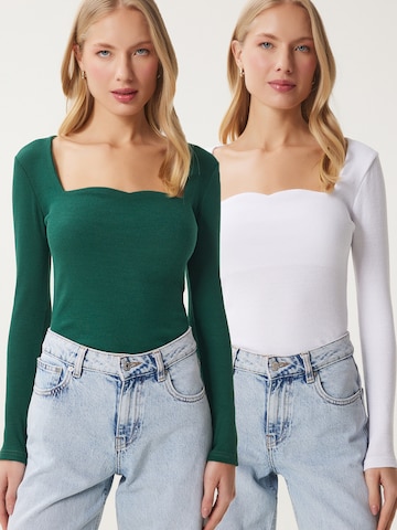 Happiness İstanbul Shirts i grøn: forside