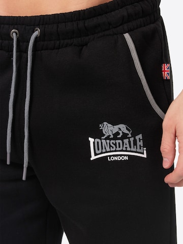 melns LONSDALE Pakapēniski sašaurināts piegriezums Bikses