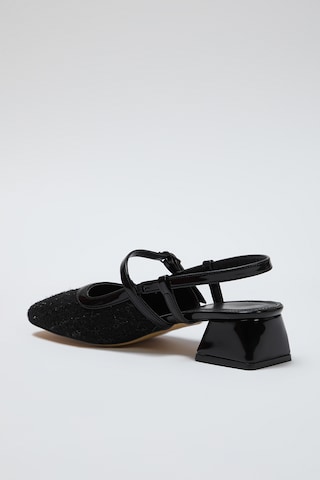 Trendyol - Zapatos destalonado en negro