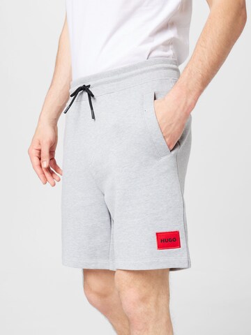 Regular Pantaloni 'Diz' de la HUGO pe gri