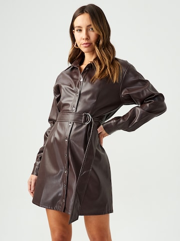 Robe-chemise 'MARSEILLE' BWLDR en marron : devant