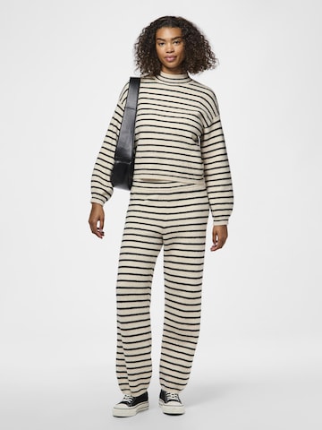 Regular Pantalon PIECES en blanc