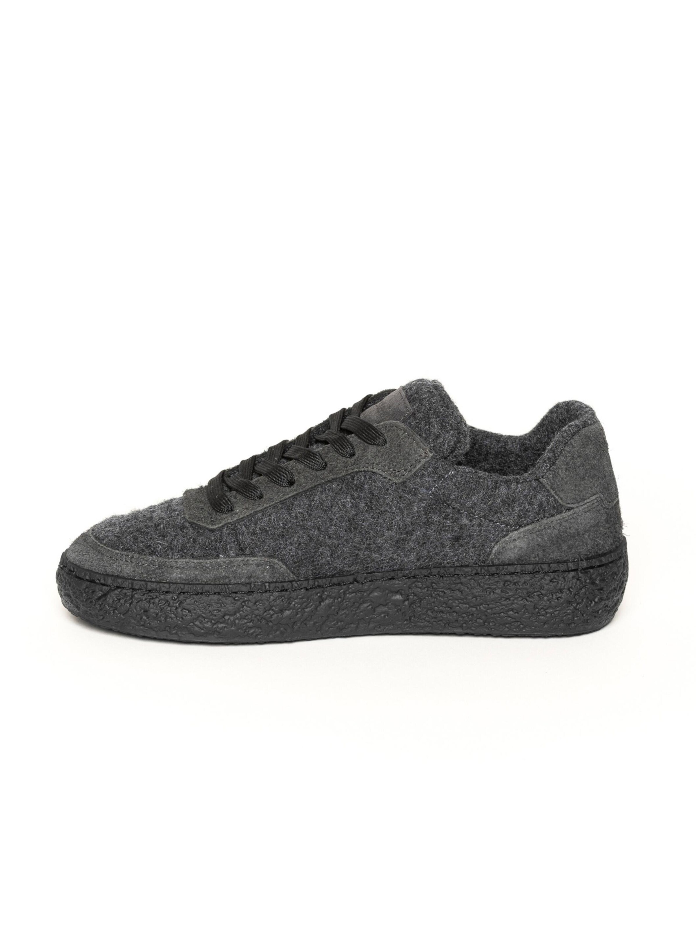 Gottstein Sneakers in Black