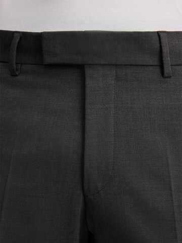STRELLSON Slim fit Trousers with creases in Grey
