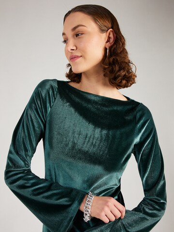 Rochie de la Monki pe verde