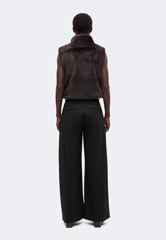 Wide leg Pantaloni cutați 'Dara' de la WEEKDAY pe negru