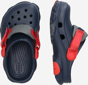 Chaussures ouvertes Crocs en bleu