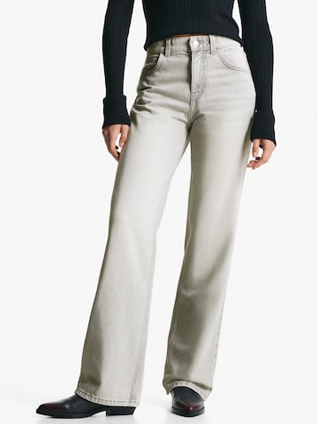 Wide leg Jeans de la Bershka pe gri: față