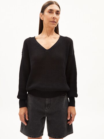 Pull-over ' RANAA CROCHET ' ARMEDANGELS en noir : devant