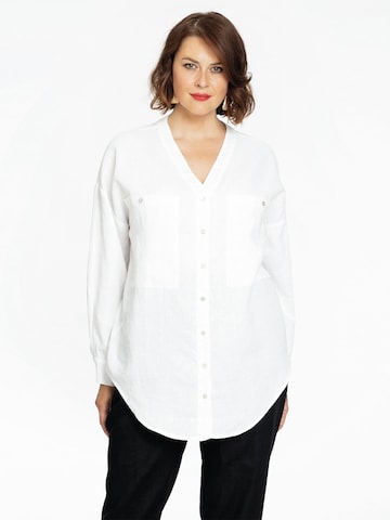 Yoek Blouse in Wit: voorkant