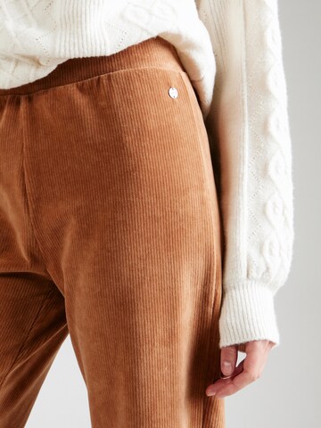 GARCIA Regular Trousers in Brown