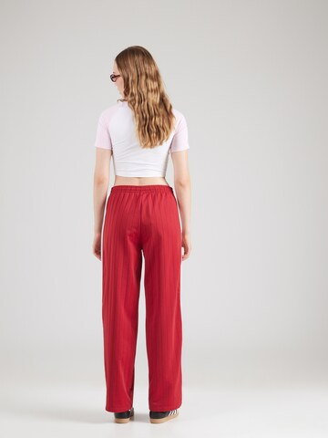 Loosefit Pantalon ADIDAS ORIGINALS en rouge