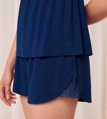 TRIUMPH Kort pyjamas 'Aura Spotlight' i blå