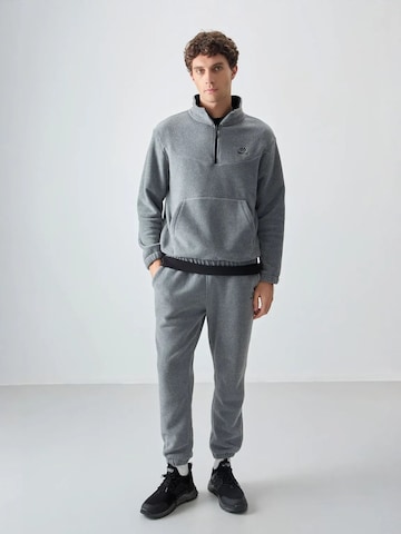 Survêtement Tommy Life en gris : devant