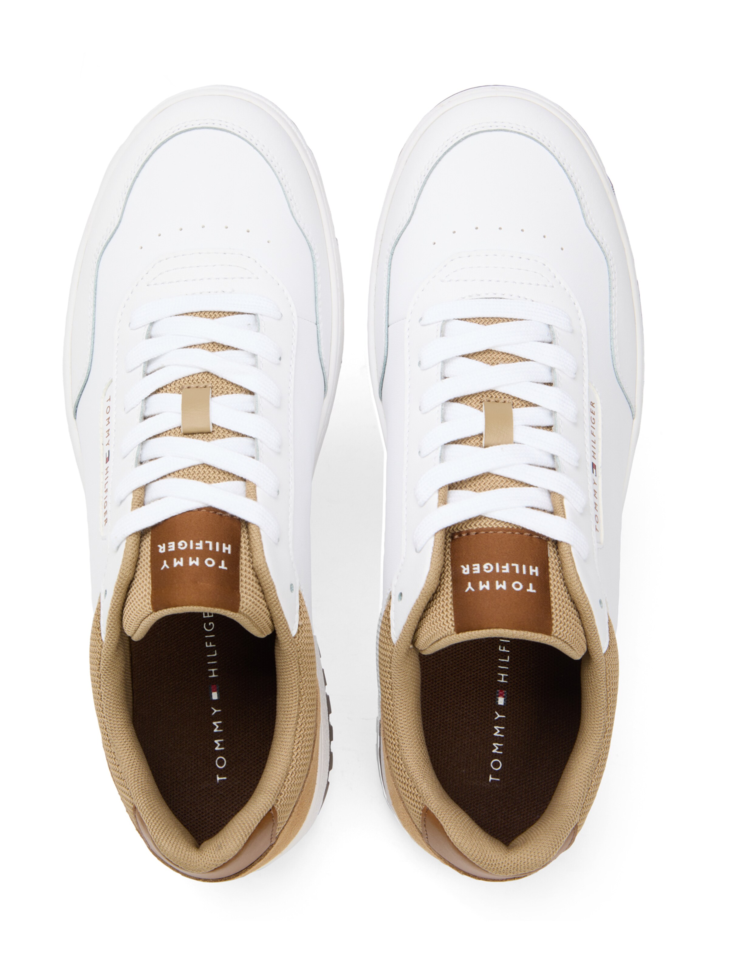 TOMMY HILFIGER Matalavartiset tennarit 'BASKET CORE LITE' värissä valkoinen