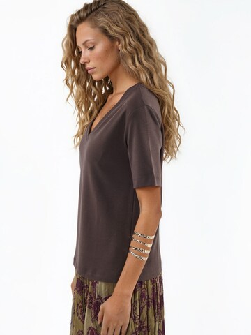 Busem T-Shirt in Braun