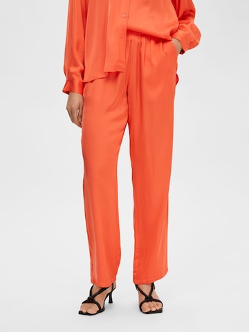 SELECTED FEMME Loose fit Pants in Orange: front
