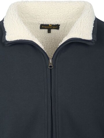 Steppin' out Between-Season Jacket in Blue