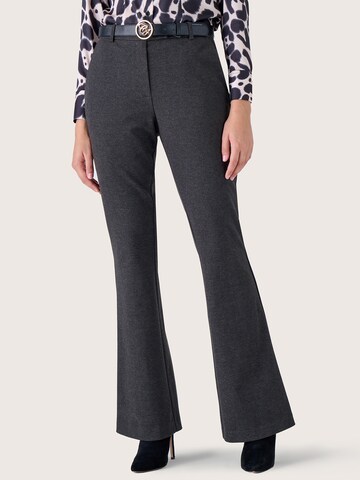 Flared Pantaloni di Camomilla Italia in blu: frontale
