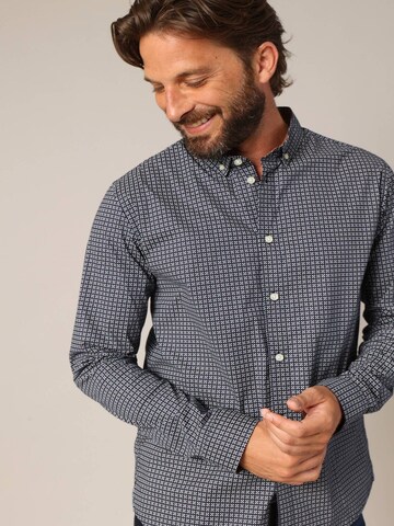 Coupe regular Chemise 'BOGART' Deeluxe en bleu : devant