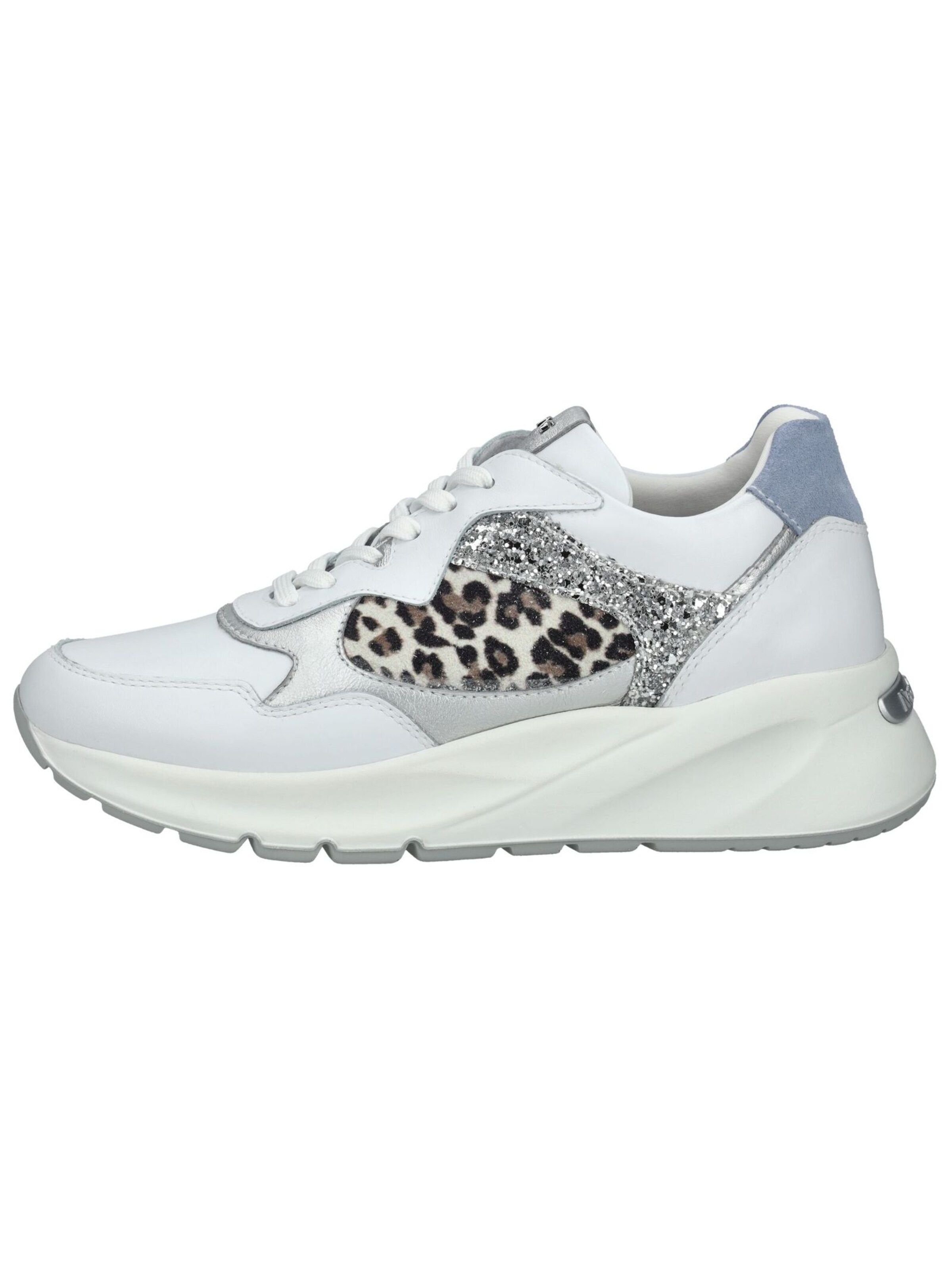 Baskets basses Nero Giardini en blanc