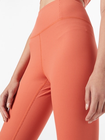 Girlfriend Collective Slimfit Spodnie sportowe w kolorze pomarańczowy